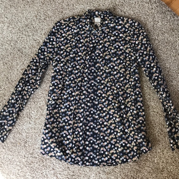 GAP Tops - Gap floral button up shirt in medium tall.